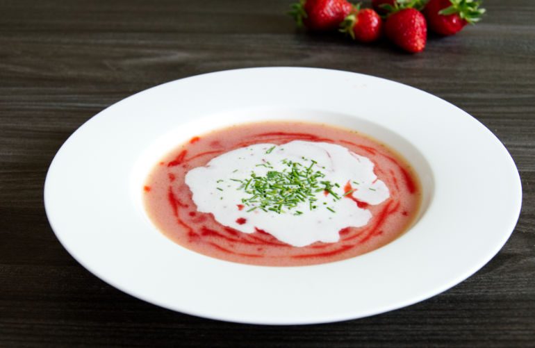 White Asparagus & Strawberry Soup White asparagus and strawberry soup