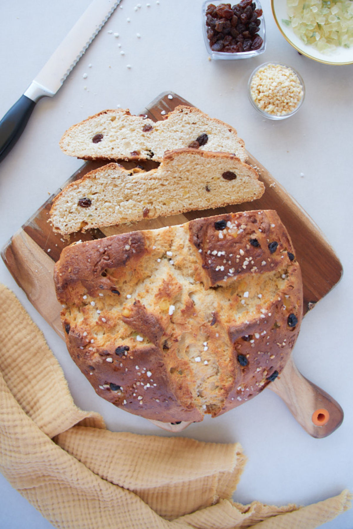 sweet german easter bread pinleer Traditional German Easter Bread - Sweet Treat with Raisins Sweet German Easter Bread with Raisins from Above